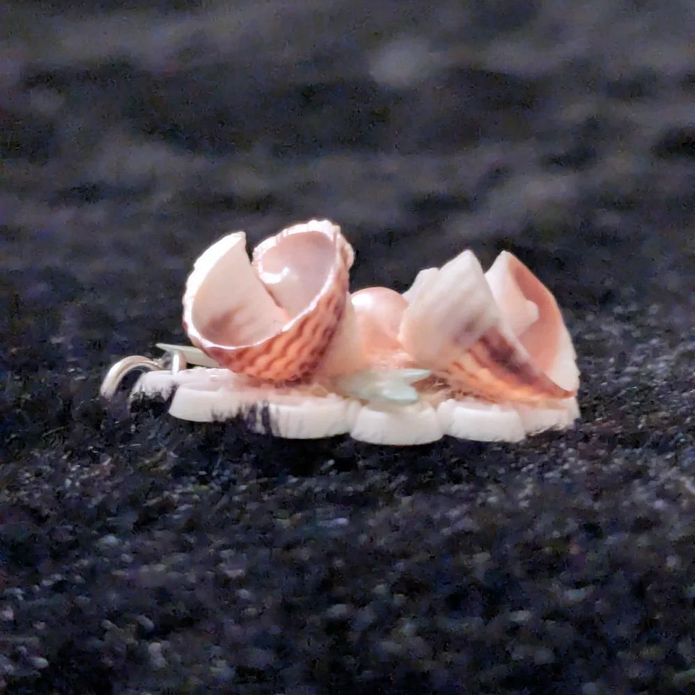 Elegant Shell Necklace with Pink and Gold Accents - Picture 4 of 4